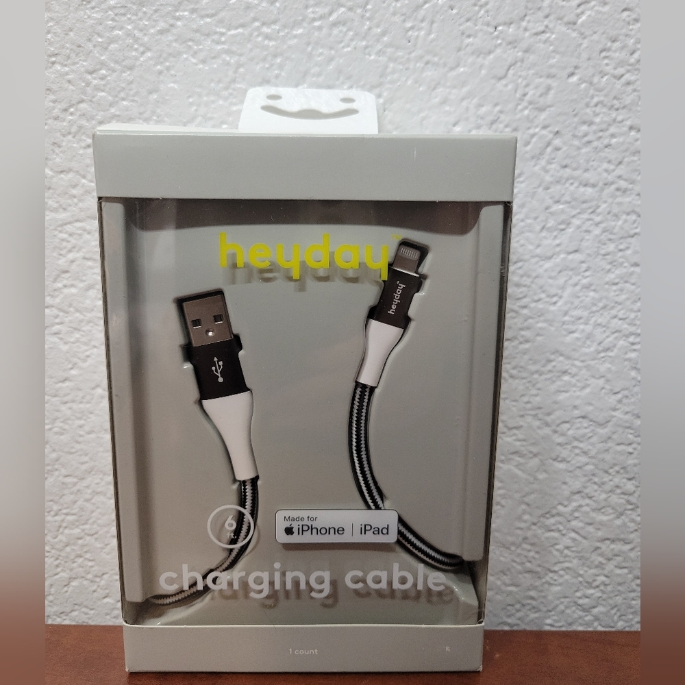 Heyday Gray and Black Charging Cable for iPhone and iPad 6 Ft Nwt